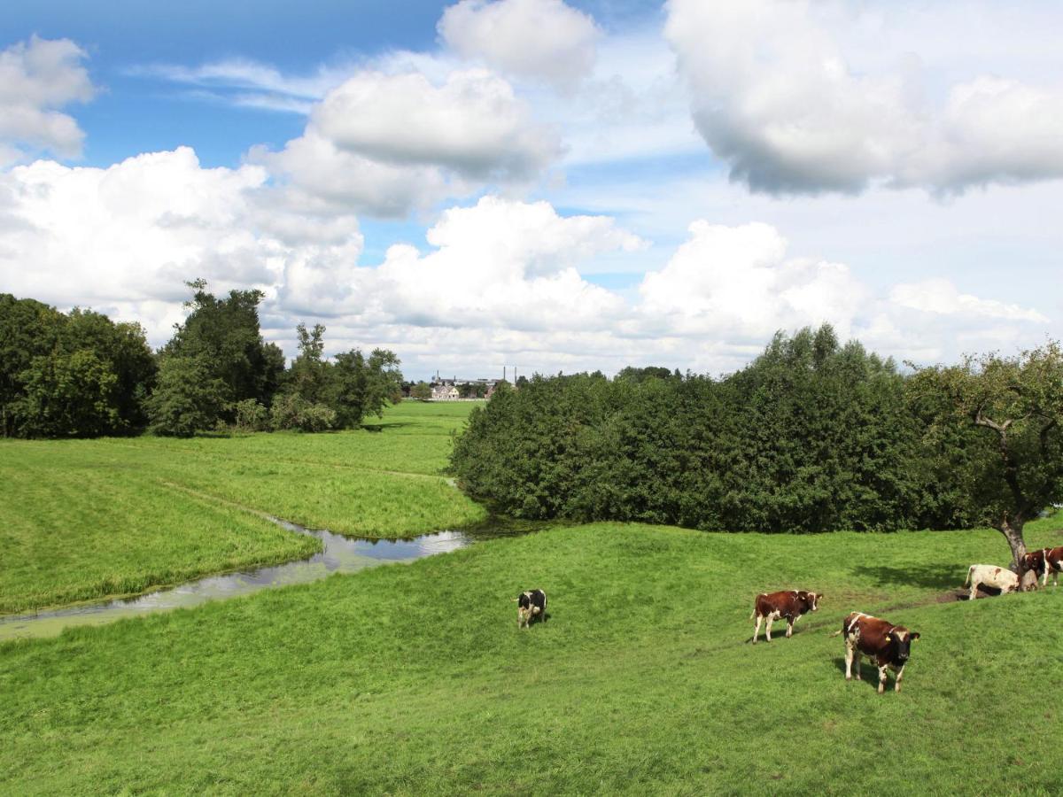 לירדאם Quaint Farmhouse Near River In Oosterwijk מראה חיצוני תמונה