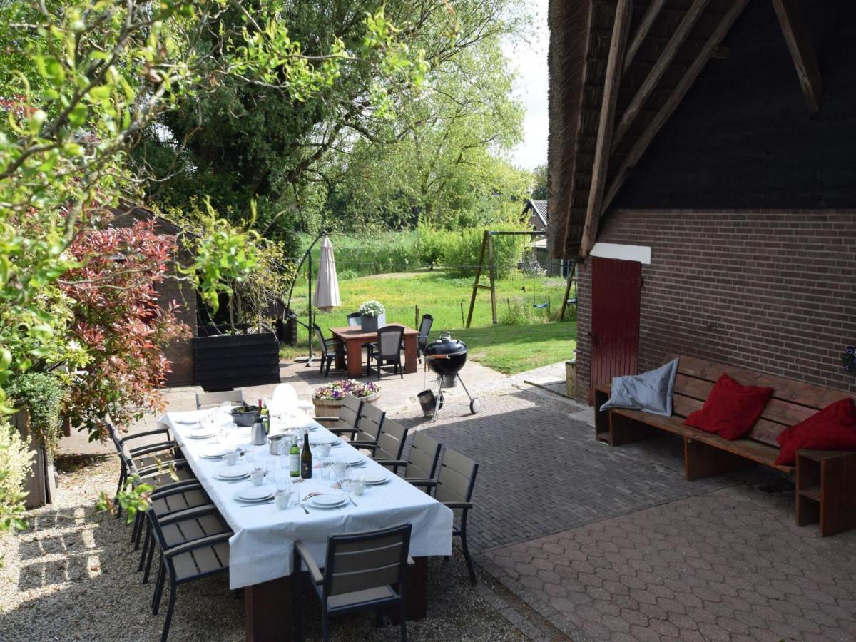 לירדאם Quaint Farmhouse Near River In Oosterwijk מראה חיצוני תמונה