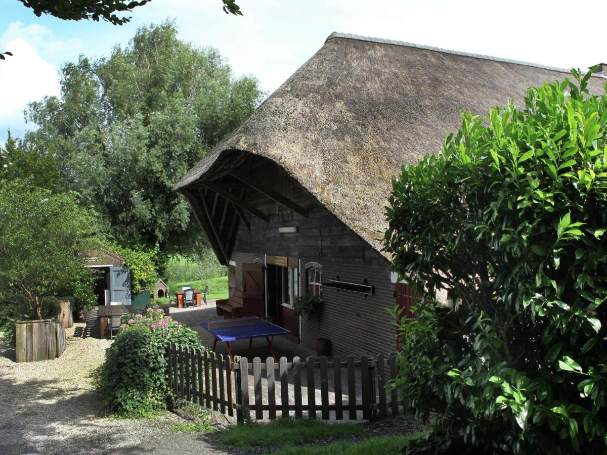 לירדאם Quaint Farmhouse Near River In Oosterwijk מראה חיצוני תמונה