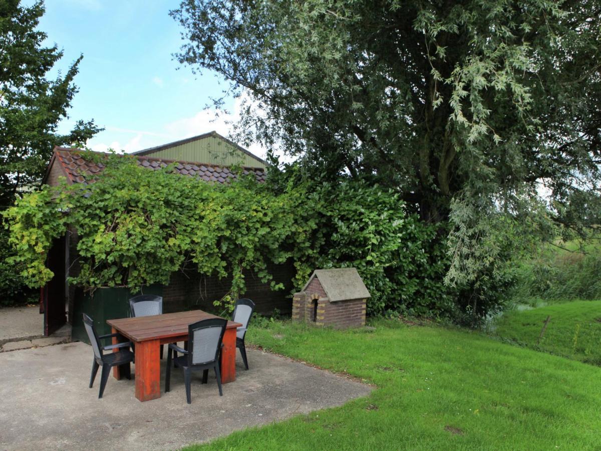 לירדאם Quaint Farmhouse Near River In Oosterwijk מראה חיצוני תמונה