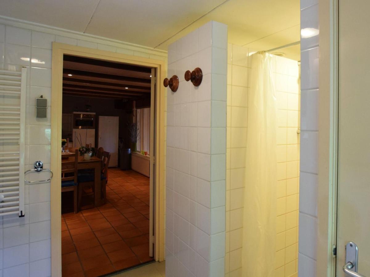 לירדאם Quaint Farmhouse Near River In Oosterwijk מראה חיצוני תמונה